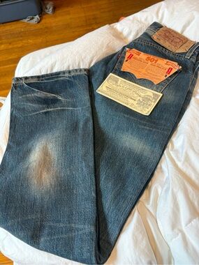Levi's 501 Women’s Straight Jeans w Whiskering & Fade